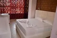 Relax מלון טיראנה