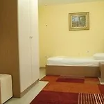 Relax فندق تيرانا