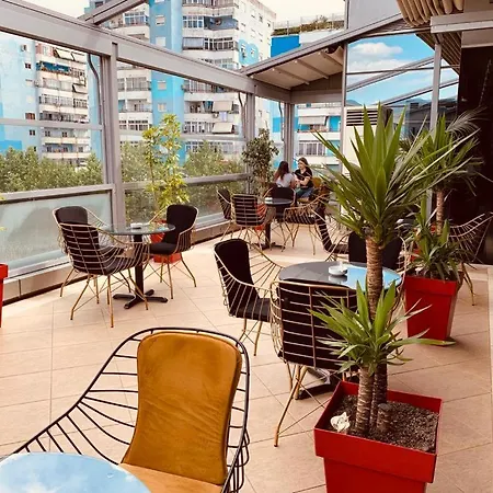 Relax فندق تيرانا